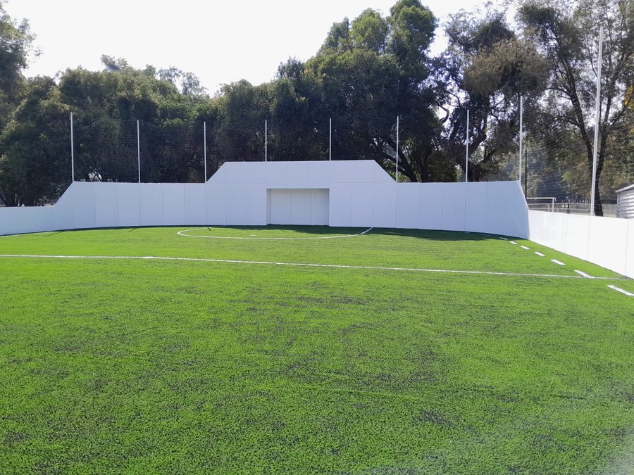 construcción de cancha de futbol rápido con pasto sintético