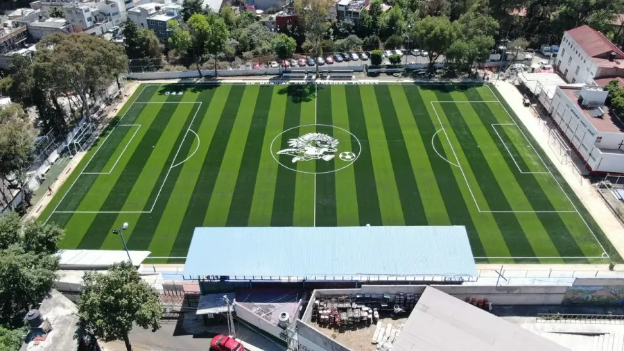 instalación de pasto sintético deportivo para cancha de fútbol realizada por Sportmaster México