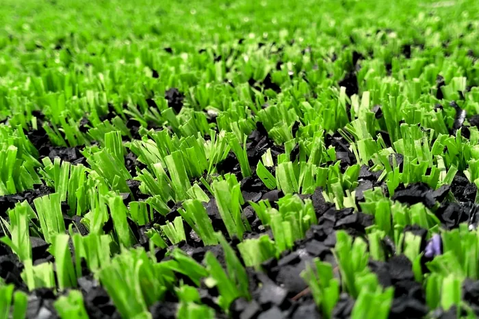 pasto sintético fibrilado para canchas de fútbol de alto tráfico