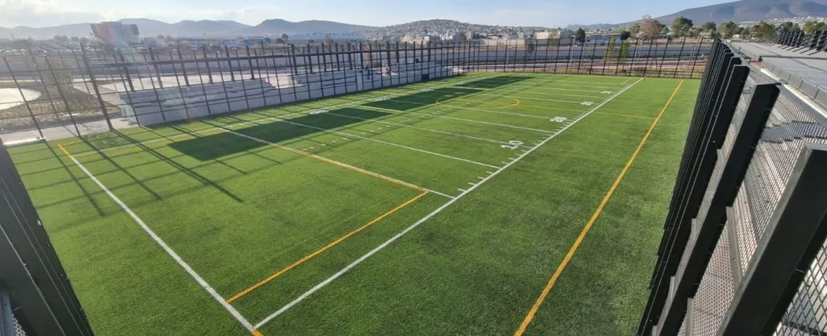 construcción de cancha de futbol americano y tochito