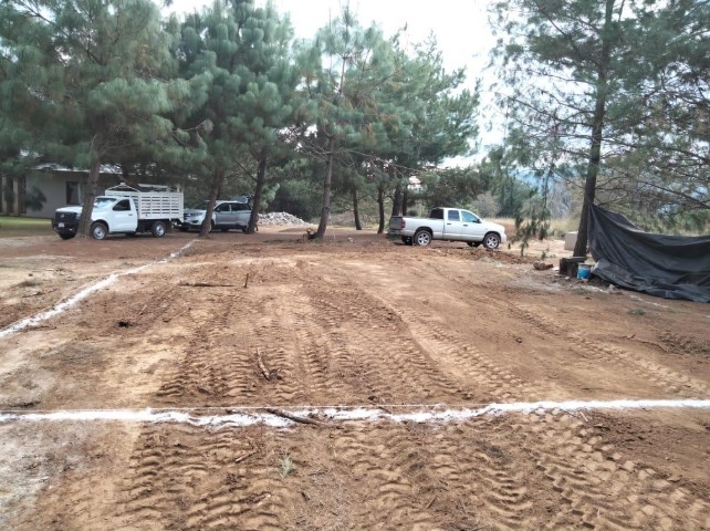 Terracería y preparación del terreno para cancha de pickleball