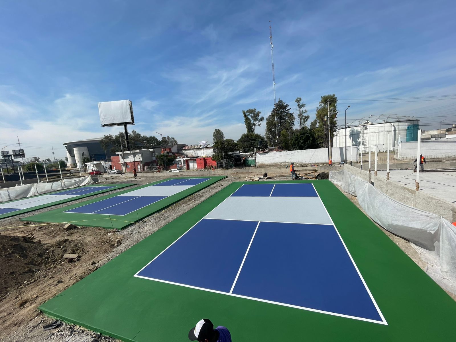Pintura acrílica tipo Laykold en canchas de pickleball