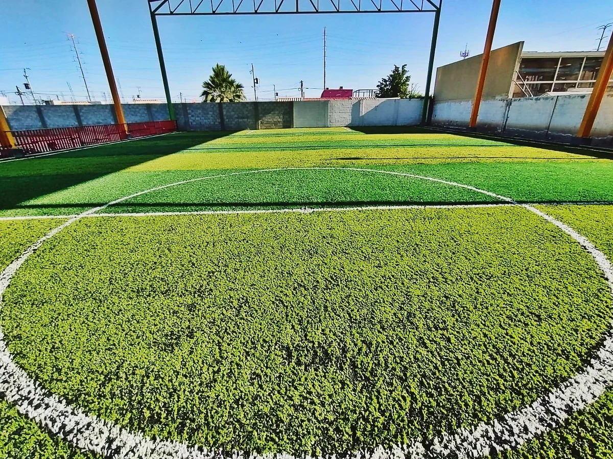 Cancha de fútbol 7 con pasto sintético en Mexicali, Baja California