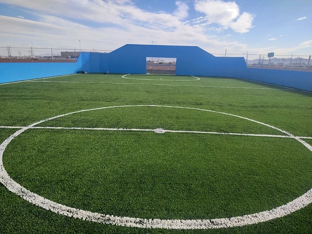 Cancha de fútbol rápido con pasto sintético en Edif. Concreto, Mexicali