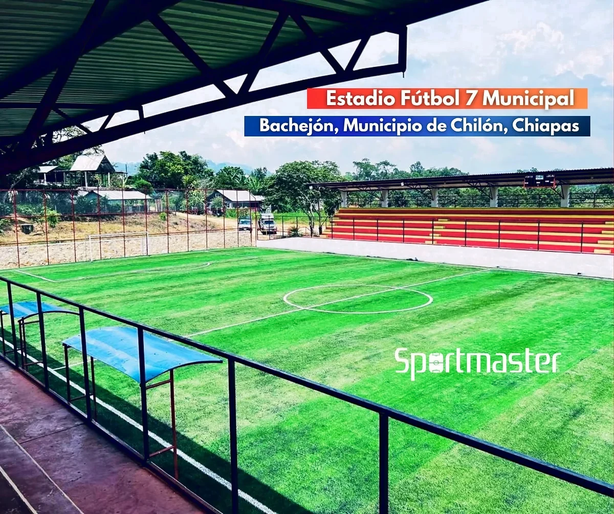 Cancha de fútbol 7 con pasto sintético en Estadio Fútbol 7 Municipal, Bachajón, Chilón, Chiapas: otra vista de la cancha de fútbol 7