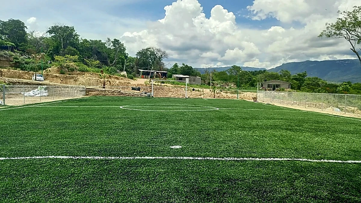 Cancha de fútbol 7 con pasto sintético en Fraccionamiento la Victoria, Tuxtla Gutiérrez