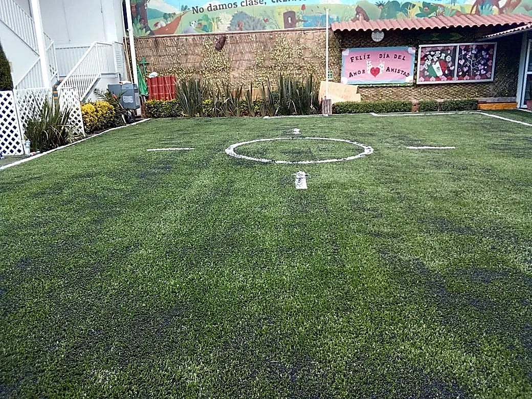 Cancha de minifútbol con pasto sintético en Colegio Ciprés, Cuajimalpa