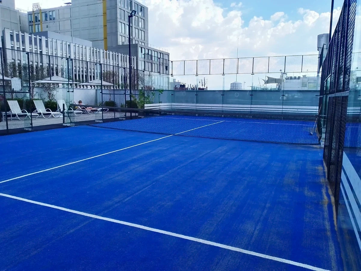 Cancha de pádel con pasto sintético en Hotel Hilton, Cuauhtémoc, Ciudad de México
