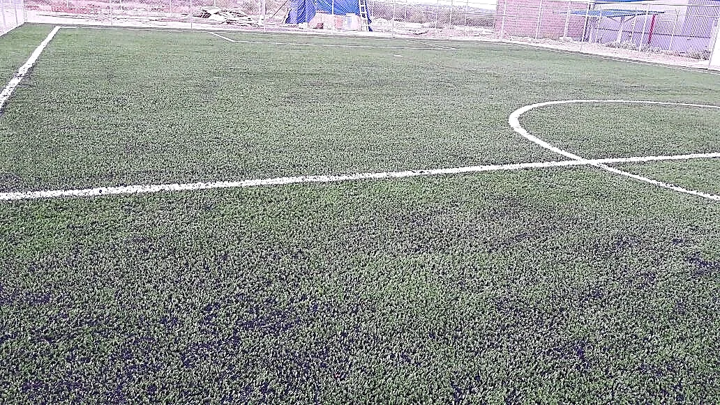Cancha de fútbol 5 con pasto sintético en Parque Industrial Server, Ramos Arizpe, Coahuila: la cancha desdel fondo