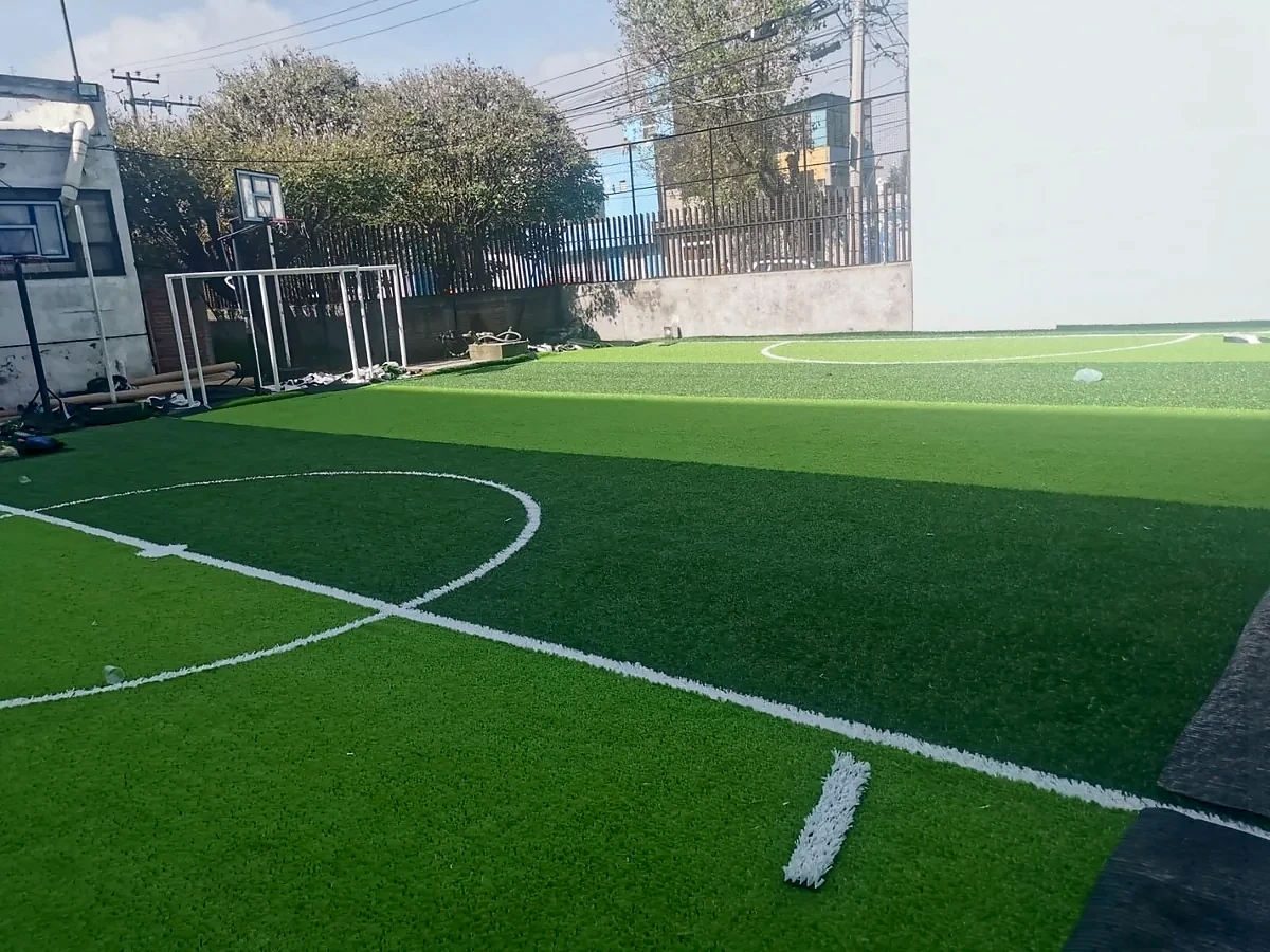 Cancha de fútbol 5 con pasto sintético en Empresa la Moderna, Toluca
