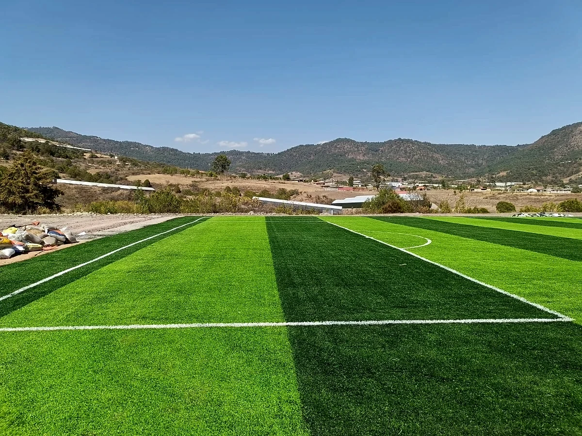 Cancha de fútbol 7 con pasto sintético en Cancha Localidad de Buenos Aires, Almoloya de Alquisiras, Estado de México: pasto sintético deportivo recién cepillado