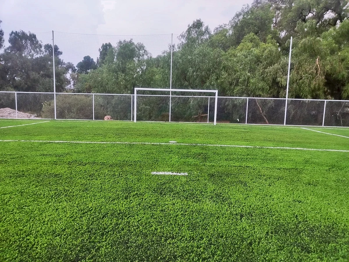 Cancha de fútbol 7 con pasto sintético en Soccer Garden, Ixtapaluca, Estado de México: otra vista de la cancha de fútbol 7