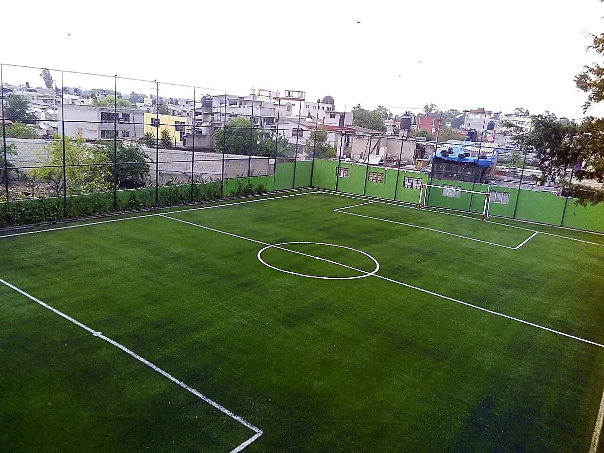 Cancha de fútbol 7 con pasto sintético en Xonacatlan, Estado de México: líneas de juego insertadas en el mismo pasto