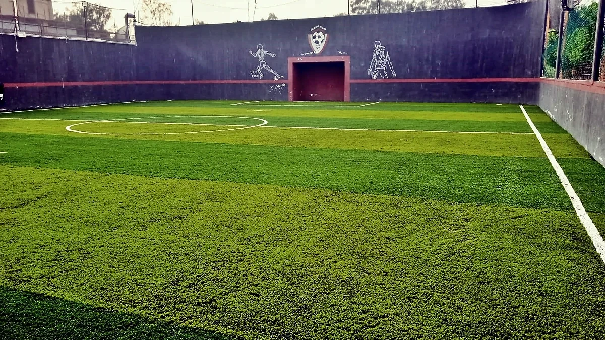 Cancha de fútbol rápido con pasto sintético en Centro Pedagógico Motolinia, Nezahualcóyotl