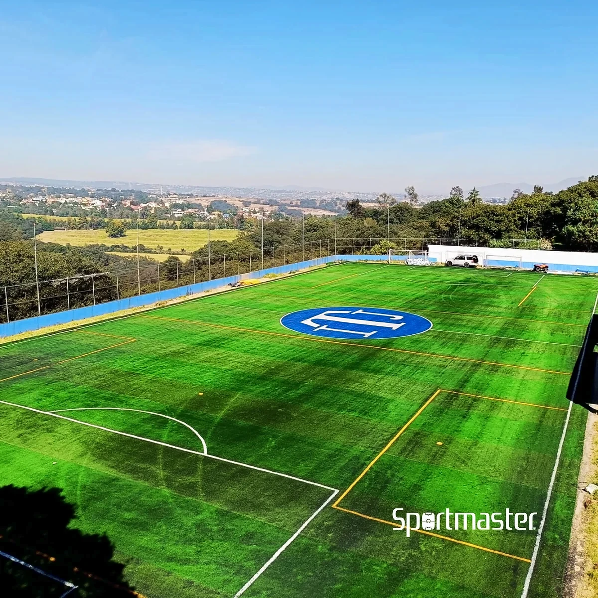 Cancha de fútbol soccer con pasto sintético en Instituto Thomas Jefferson, Atizapán de Zaragoza
