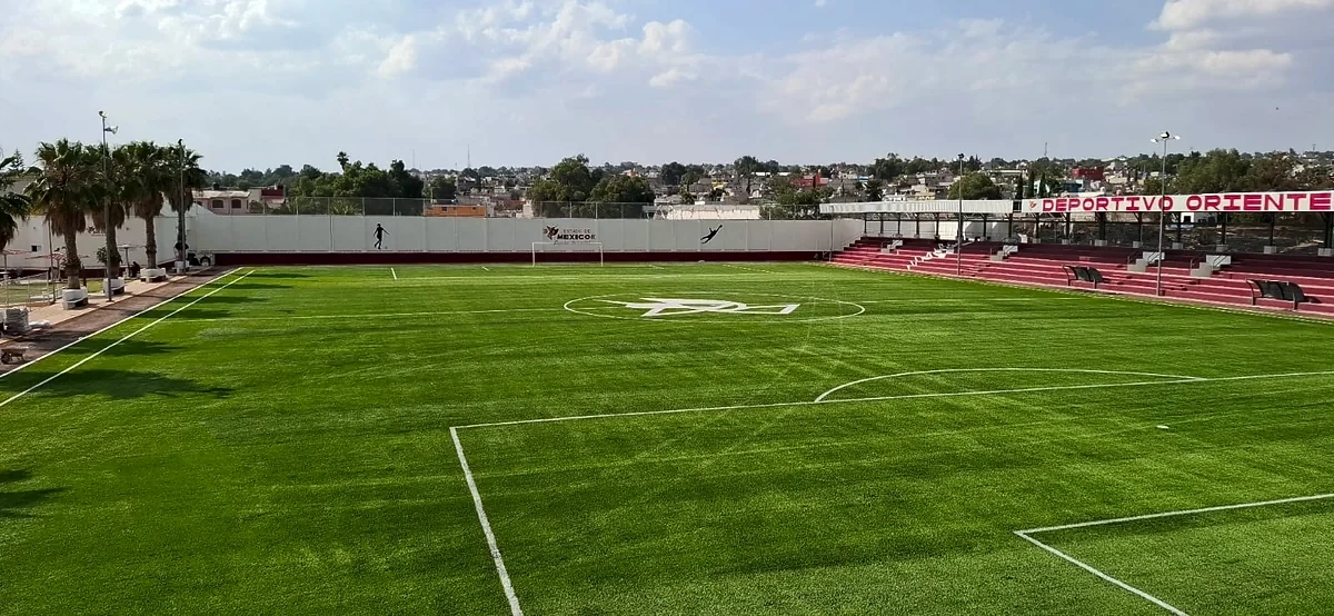 Cancha de fútbol soccer con pasto sintético en Tultepec, Estado de México