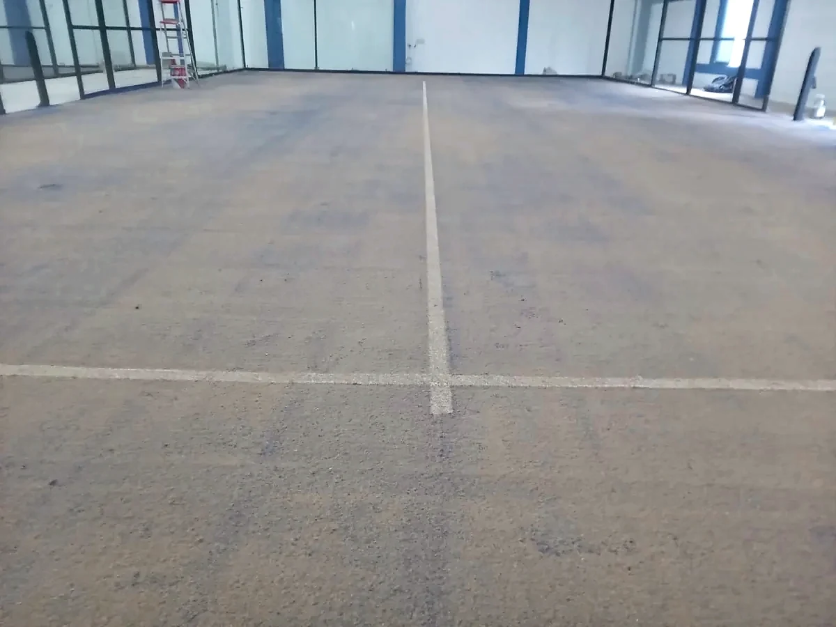 Cancha de pádel con pasto sintético en Ixtapaluca, Estado de México: la cancha desde otro ángulo