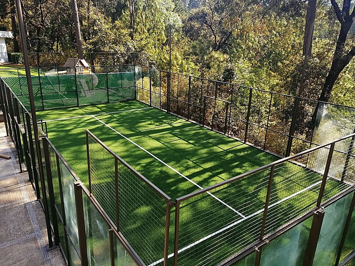 Cancha de pádel con pasto sintético en Valle de Bravo, Estado de México