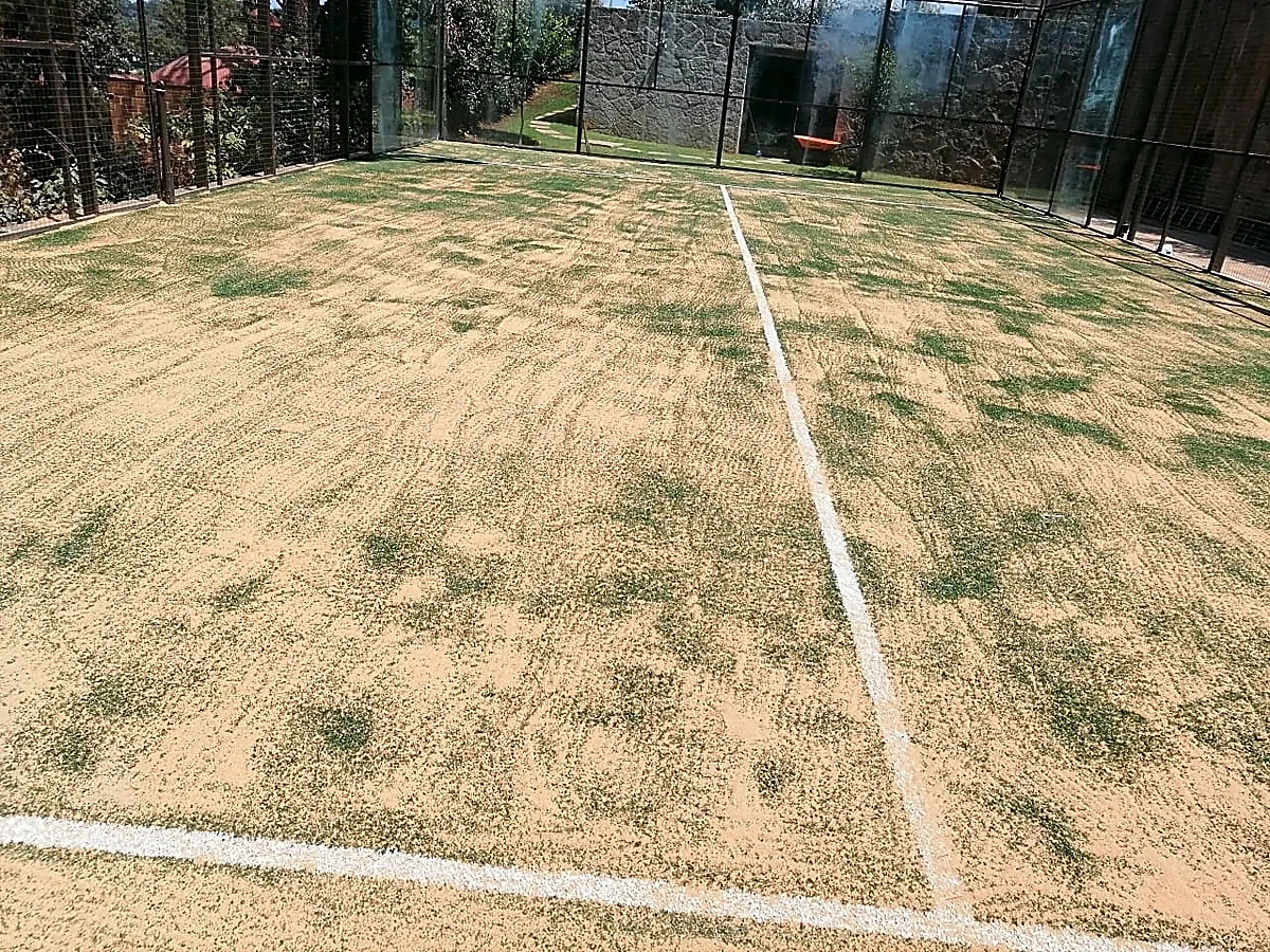 Cancha de pádel con pasto sintético en Valle de Bravo, Estado de México: pasto sintético para pádel