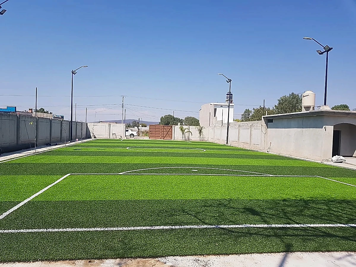 Cancha de fútbol 7 con pasto sintético en Salamanca, Guanajuato