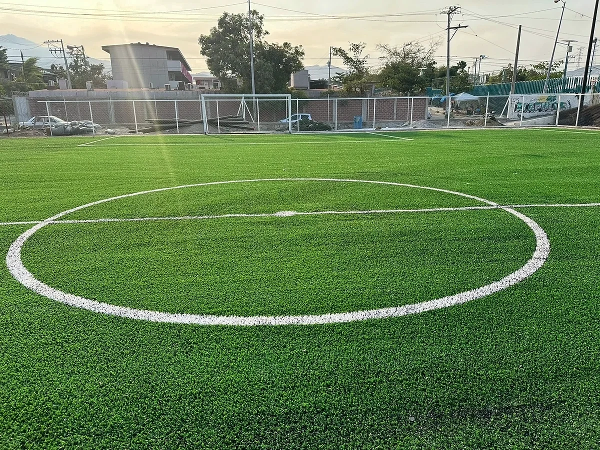 Cancha de fútbol rápido con pasto sintético en Unidad Deportiva Zapata, Acapulco