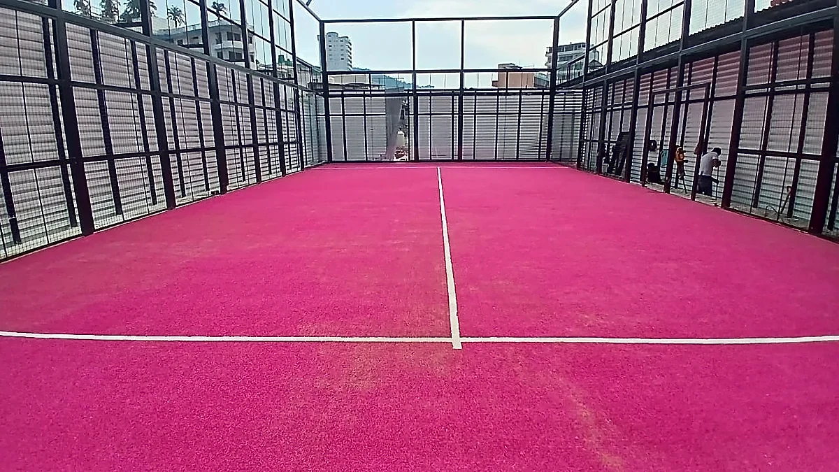 Cancha de pádel con pasto sintético en Acapulco, Guerrero