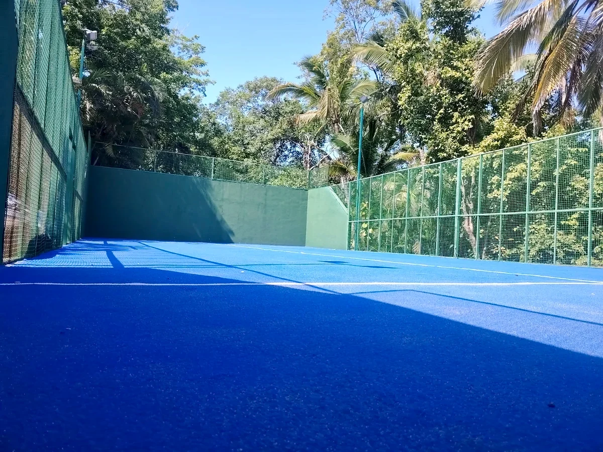 Cancha de pádel con pasto sintético en Zihuatanejo, Guerrero: pasto sintético para pádel