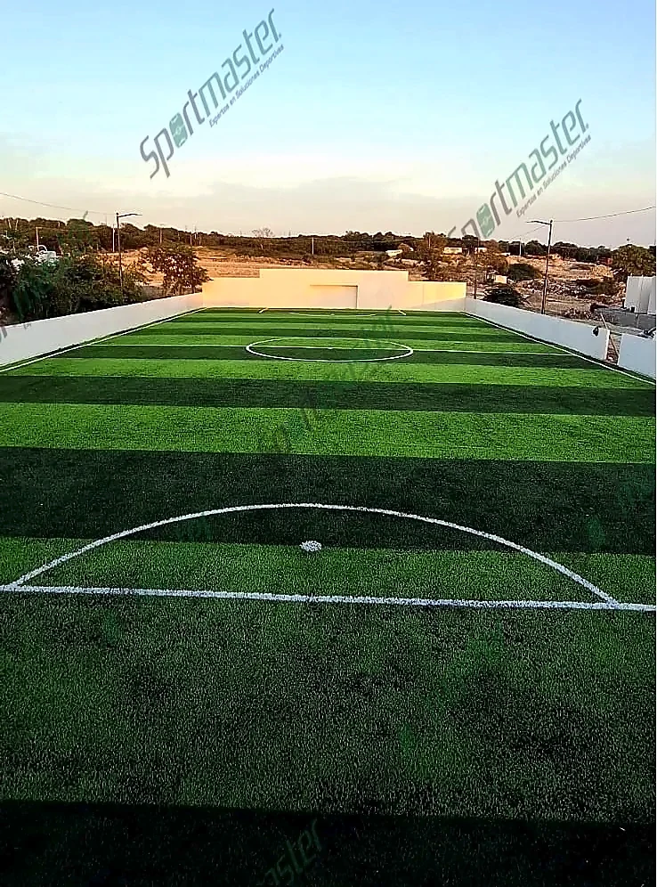 Cancha de fútbol rápido en Ciudad Valles vista desde la línea de medio campo