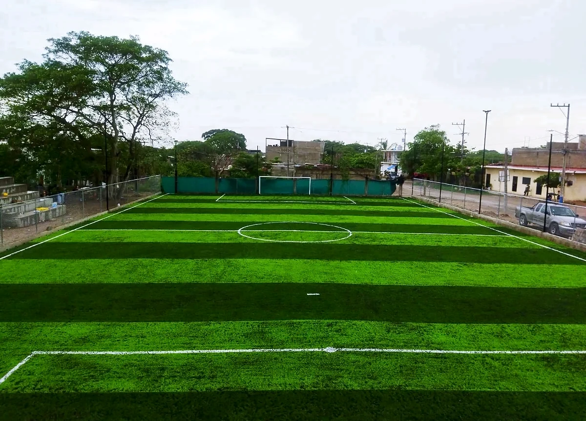 Cancha de fútbol 7 con pasto sintético en Edificio Club Vallarta, Puerto Vallarta