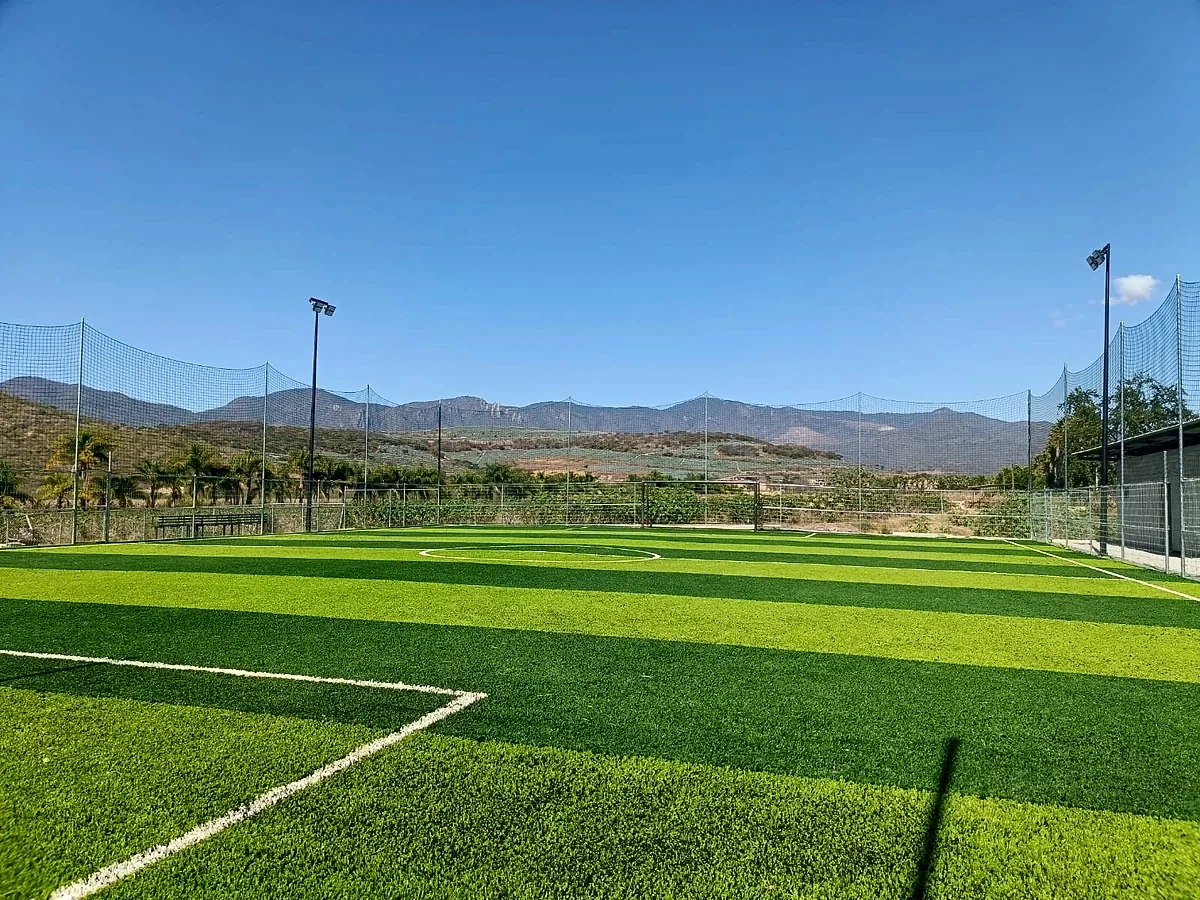 Cancha de fútbol 7 con pasto sintético en San Gabriel, Jalisco: otra vista de la cancha de fútbol 7
