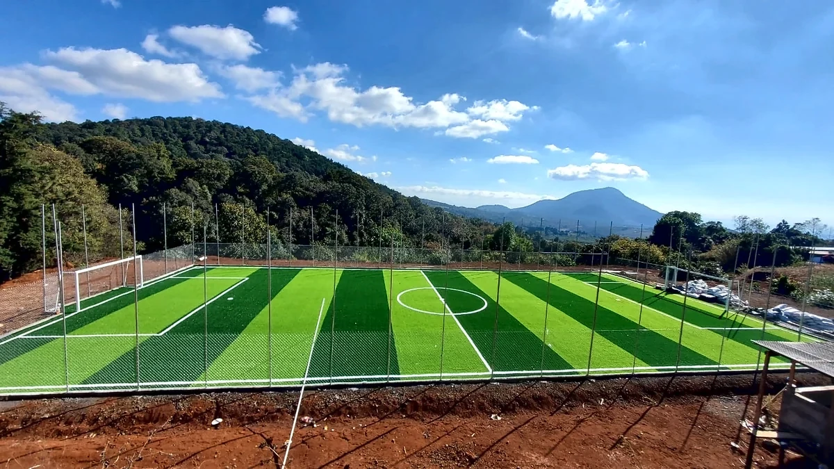 Cancha de fútbol 7 con pasto sintético en Salvador Escalante, Michoacán