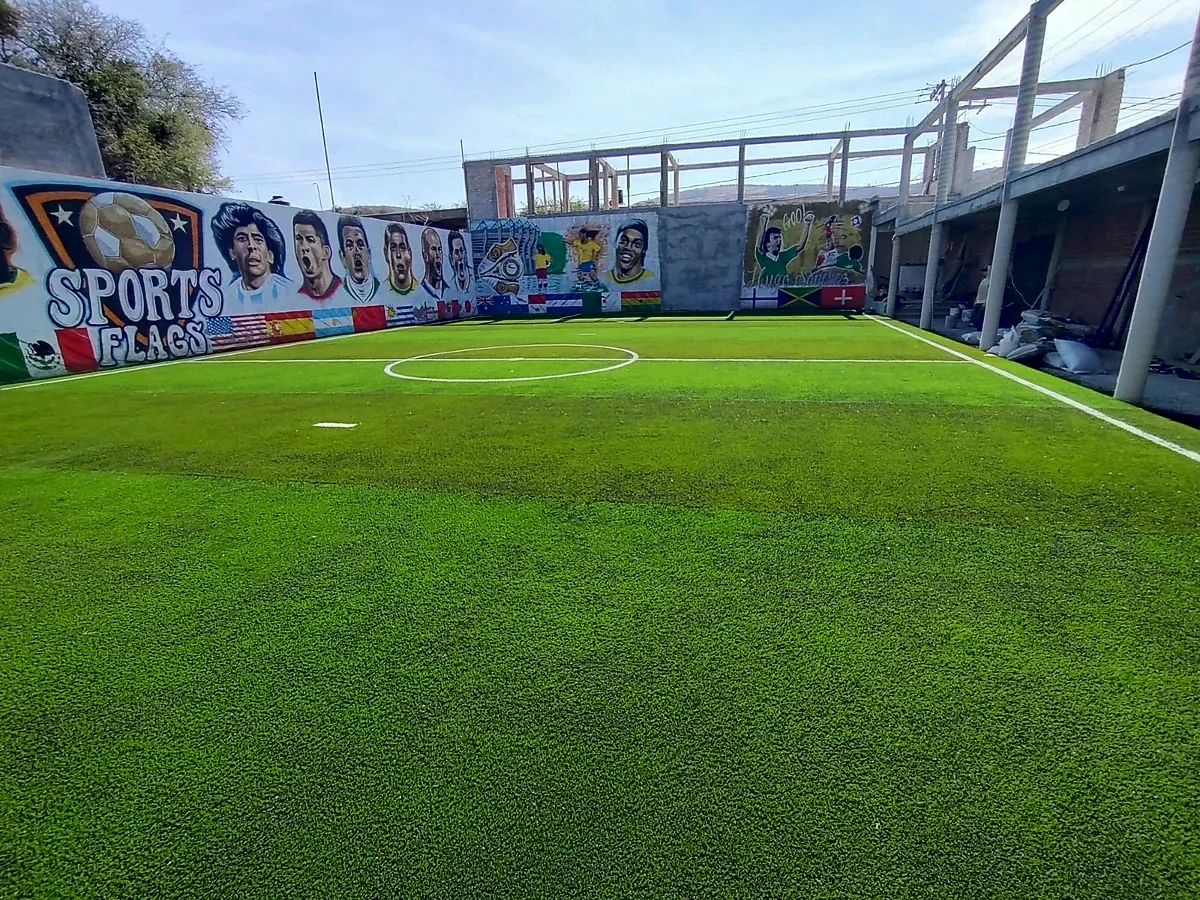 Cancha de fútbol 7 con pasto sintético en Sport Flags, Copándaro de Galeana, Michoacán: otra vista de la cancha de fútbol 7