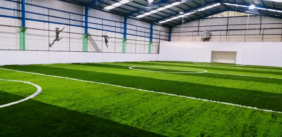 Cancha de fútbol rápido con pasto sintético en Paracho, Michoacán