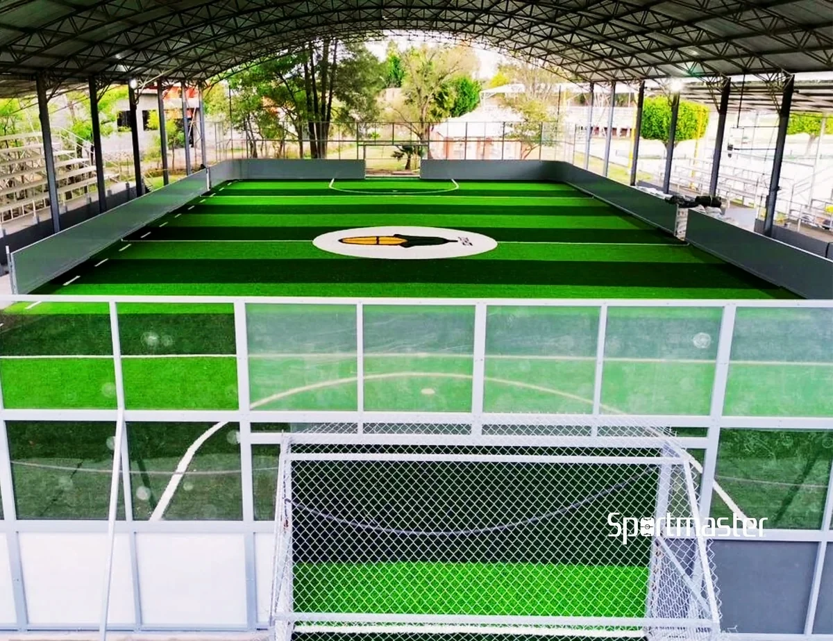 Cancha de fútbol rápido con pasto sintético en Unidad Deportiva Zurumuato, José Sixto Verduzco