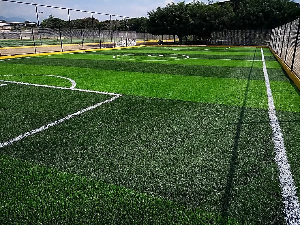 Cancha de fútbol soccer con pasto sintético en Unidad Deportiva Arteaga, cancha 3