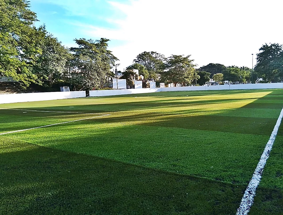 Cancha de fútbol 7 con pasto sintético en Atmex, Cuautla, Morelos: líneas de juego insertadas en el mismo pasto