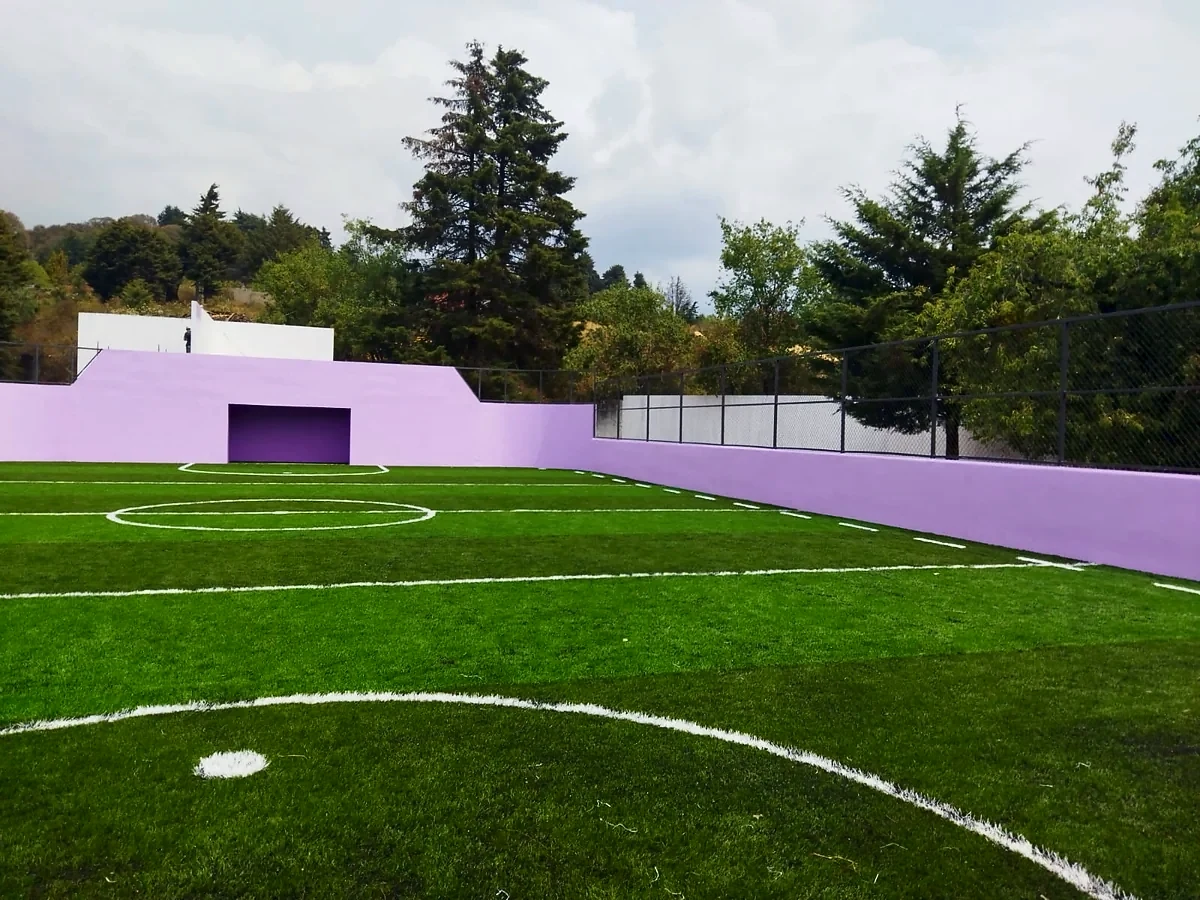Cancha de fútbol rápido con pasto sintético en Unidad Deportiva Huitzilac, Morelos