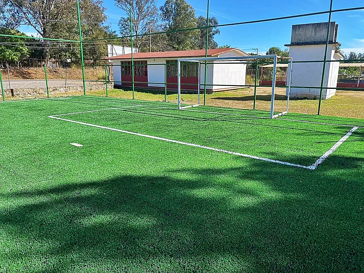 Cancha de fútbol 7 con pasto sintético en Unidad Deportiva Compostela, Las Varas, Nayarit: otra vista de la cancha de fútbol 7