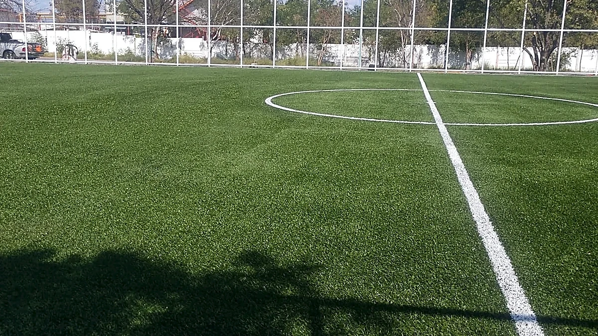 Cancha de fútbol 7 con pasto sintético en Fraccionamiento Santa Fe, Guadalupe