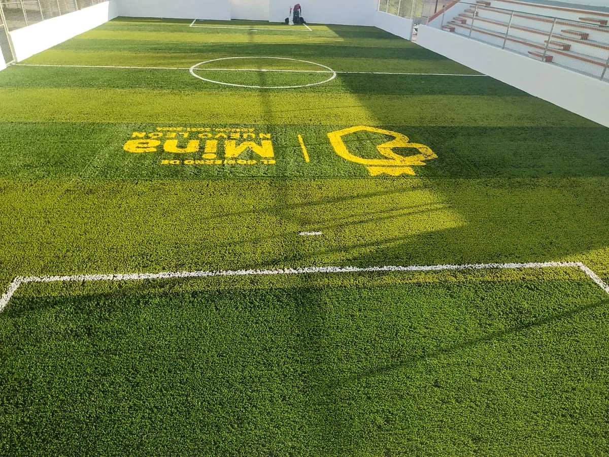 Cancha de fútbol rápido con pasto sintético en Mina, Nuevo León