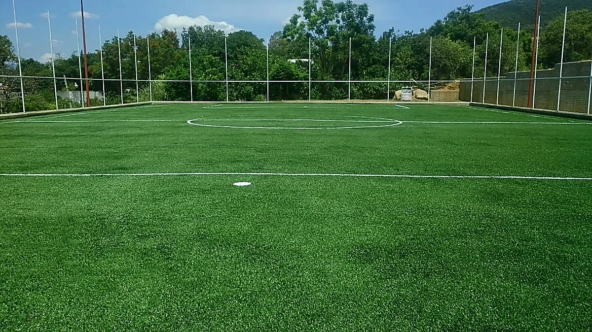 Cancha de fútbol 7 con pasto sintético en Campo Deportivo San Andres Huayapam
