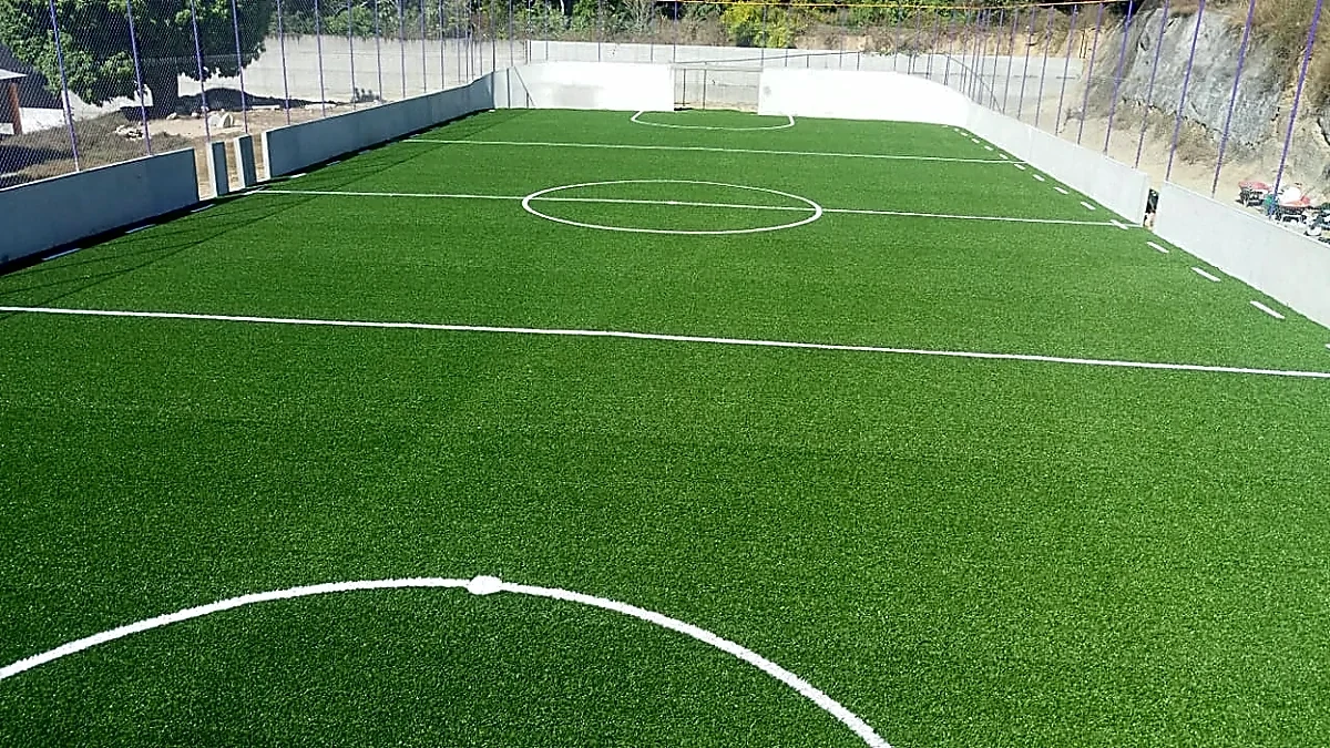Cancha de fútbol rápido con pasto sintético en Escuela Secundaria General José A. Baños Aguirre, Santiago Pinotepa Nacional