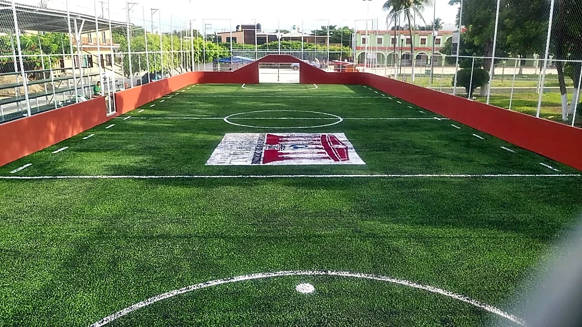 Cancha de fútbol rápido con pasto sintético en Parque Municipal el Espinal Oaxaca