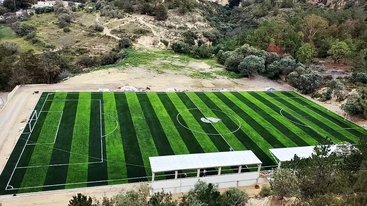 Cancha de fútbol soccer con pasto sintético en Unidad Deportiva Cosamaloapan, Ciudad Serdán