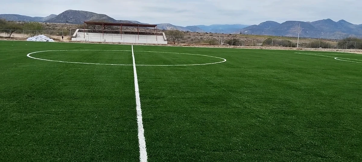 Cancha de fútbol soccer con pasto sintético en San Pablo Tolimán, Querétaro