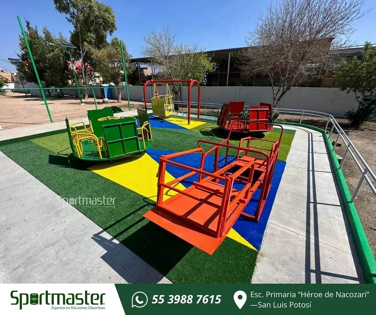 Área verde con pasto sintético con pasto sintético en Escuela Primaria Héroe de Nacozari, Soledad de Graciano Sánchez, San Luis Potosí: pasto sintético instalado