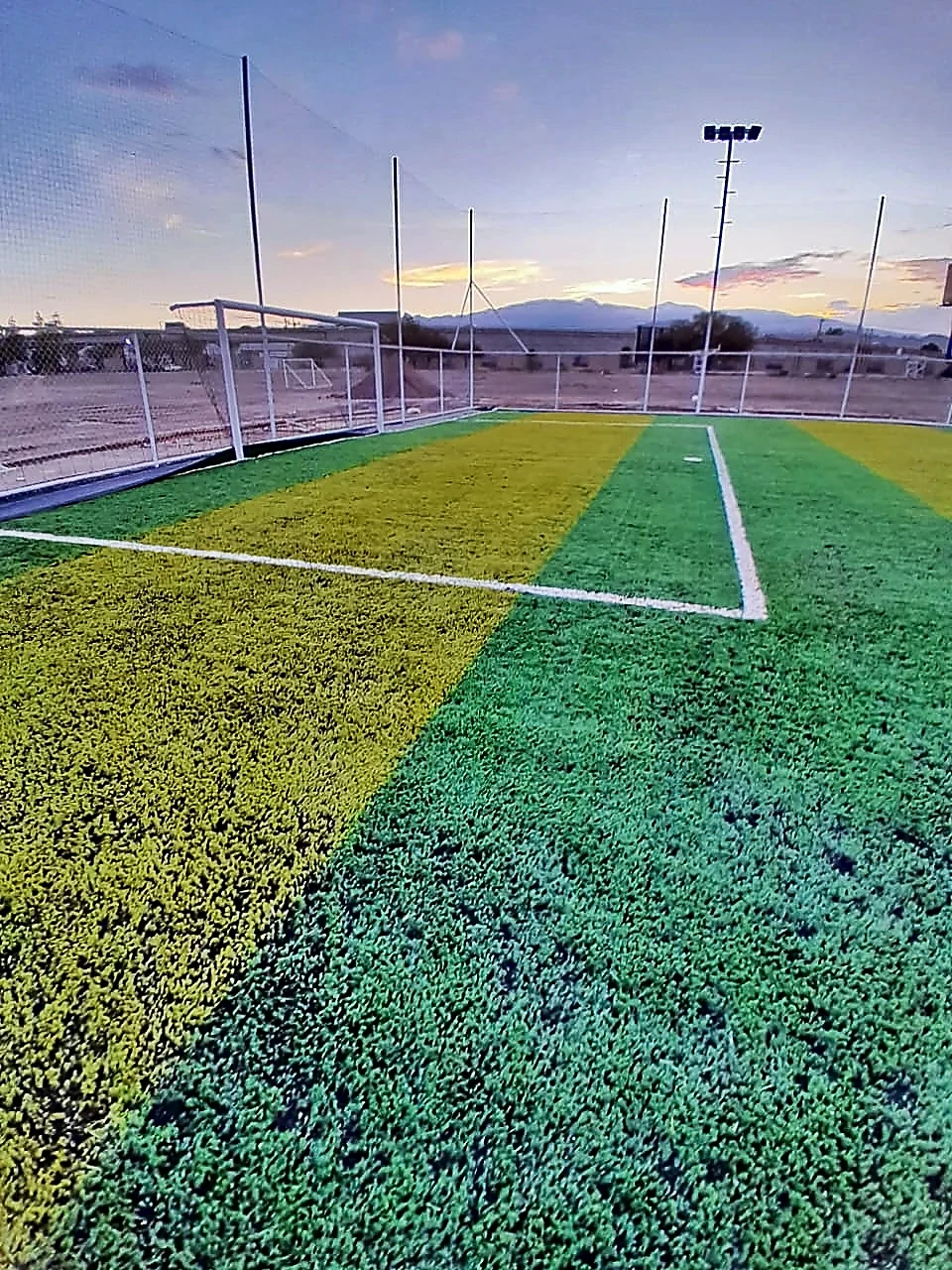 Cancha de fútbol 7 con pasto sintético en Instituto Tecnológico Superior de SLP, San Luis Potosí, San Luis Potosí: otra vista de la cancha de fútbol 7