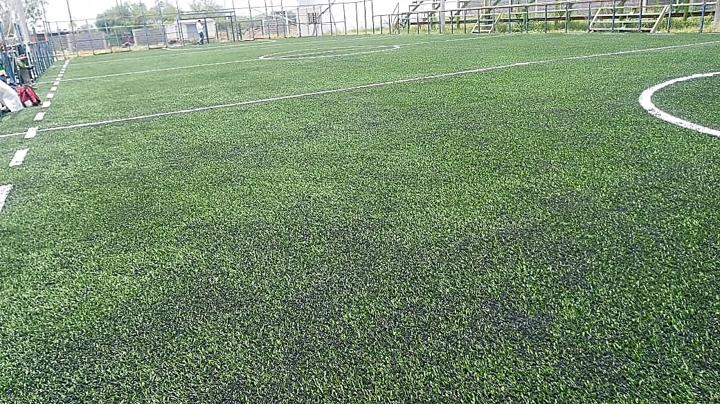 Cancha de fútbol rápido con pasto sintético en Avance, Cerritos, San Luis Potosí: otra vista de la cancha