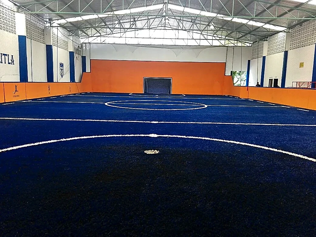 Cancha de fútbol rápido con pasto sintético en Cancha Cozolitos (pasto azul), Xilitla