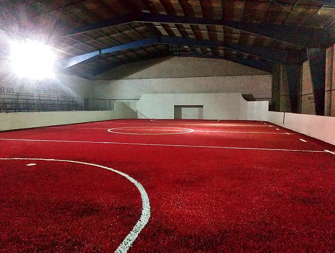 Cancha de fútbol rápido con pasto sintético en Deportivo Astrogol (pasto rojo), Soledad de Graciano Sánchez, San Luis Potosí: otra vista de la cancha